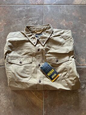 Ariat Men's Button-Down Work Shirt in Olive/Tan